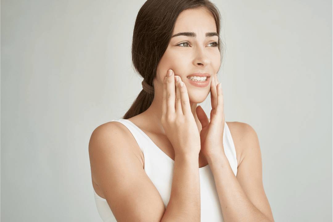 woman experiencing teeth pain